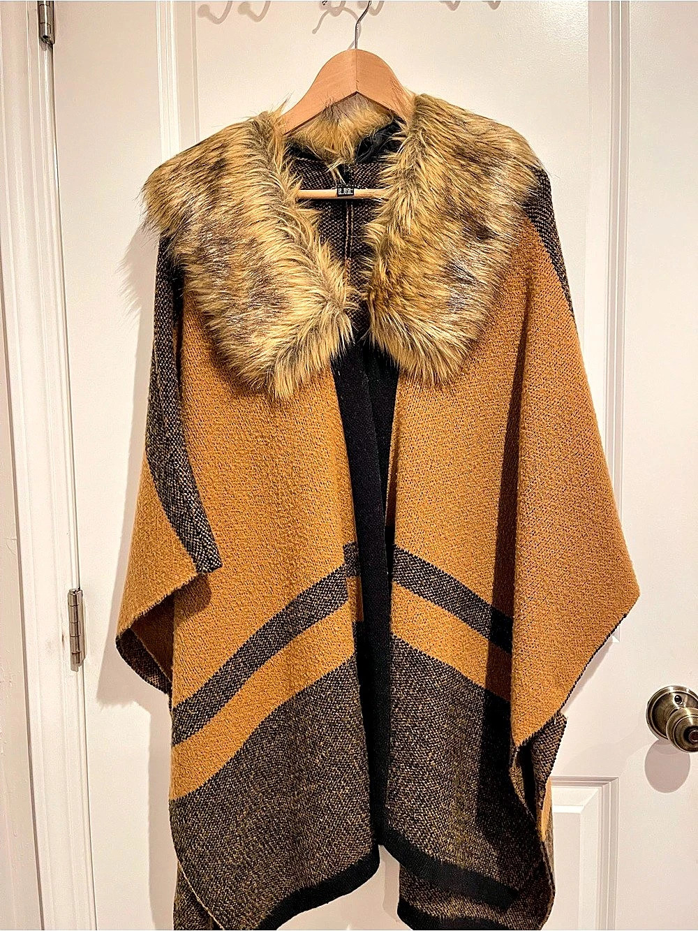 Color Block Faux-Fur Collar Cape in Brown & Black